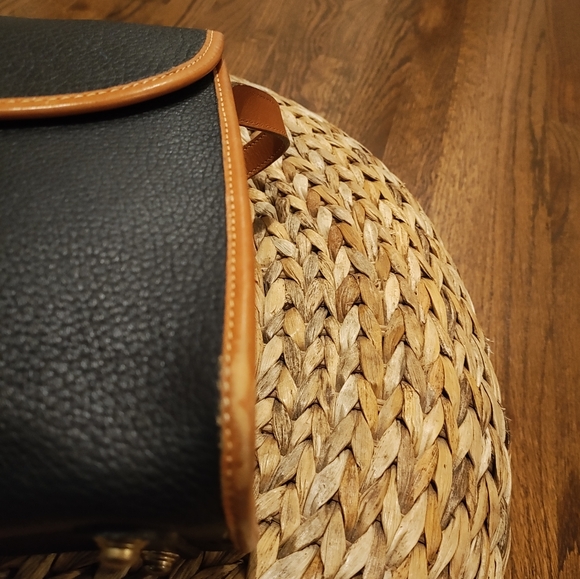 Vintage Dooney & Bourke Navy Blue and Tan Leather Shoulder/Crossbody Bag - Picture 10 of 16